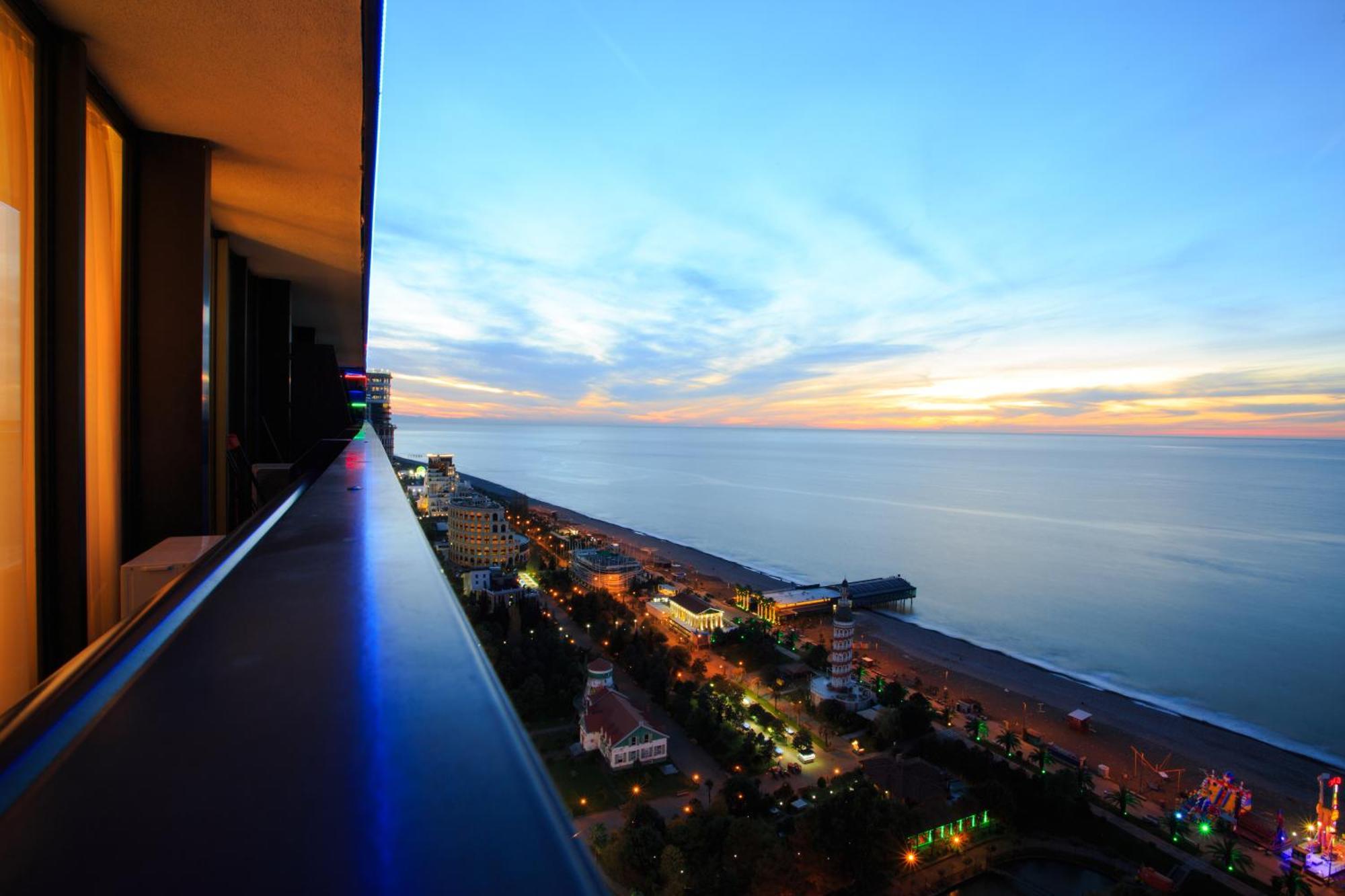 Orbi City Sea View Батуми Екстериор снимка